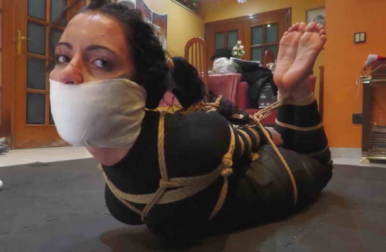 Persefone Tied Up And Gagged By Liricaa The Catsuit Burglar Spanish