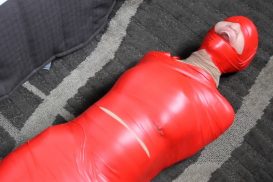 Men bir yigitni, keyin boshqasini sikdim.