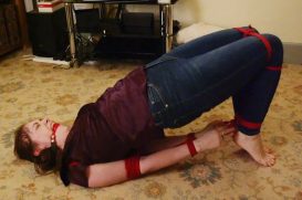 Pising, oltin yomgir va femdom pissing ishtirokidagi onlayn porno tomosha qiling. Kokrak uchlari porno