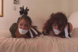 Uyda yolgiz emas erotik soat