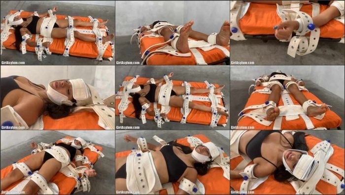 Stefy left alone in Segufix.mp4 700x395