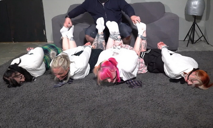 Жалаңаш қыз шалқасынан жатыр