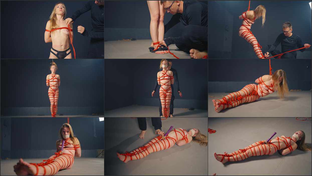 ipak külotlarda yalangoch ayollar