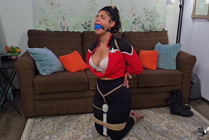 Порно қыздар желіде белдіктермен жігіттерді трахает Моншадағы жеке түсірілім